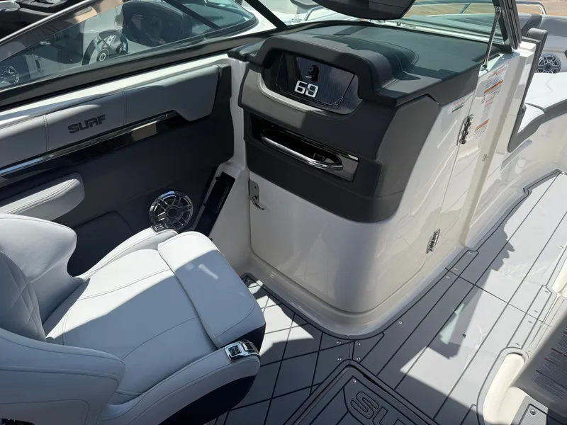 Slide: The Image of Chaparral 26 Surf 2025 - 8