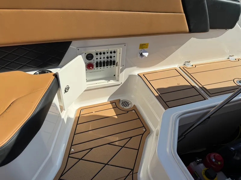 Slide: The Image of Chaparral 2870 SSX 2025 - 15