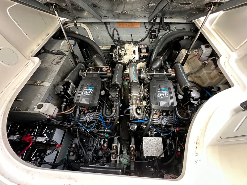 Slide: The Image of Sea Ray 320 Sundancer 2003 - 54