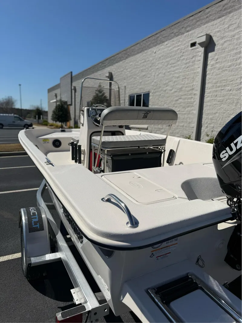 Slide: The Image of Carolina EV 180 SEA SKIFF 2025 - 4