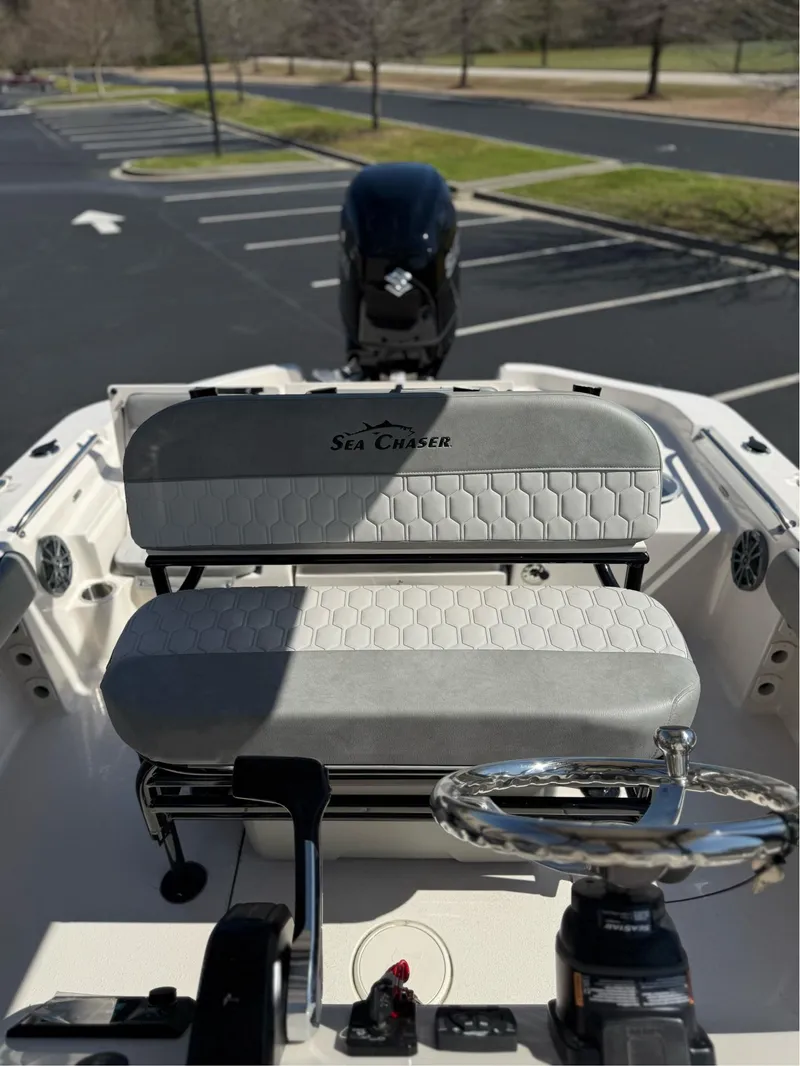 Slide: The Image of Sea Chaser 23 LX 2025 - 11