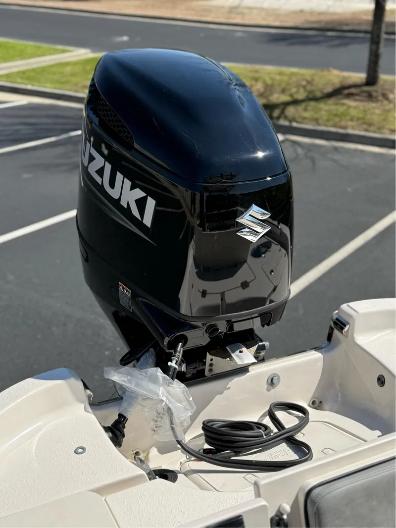 Slide: The Image of Sea Chaser 23 LX 2025 - 14