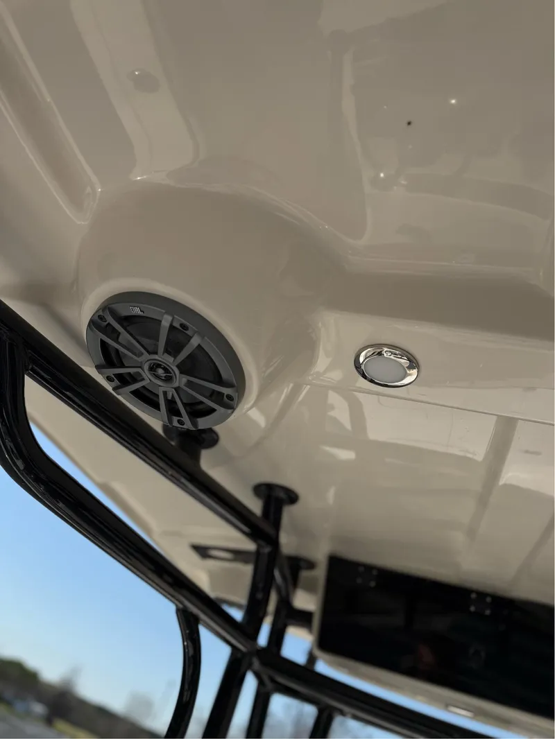 Slide: The Image of Sea Chaser 23 LX 2025 - 19