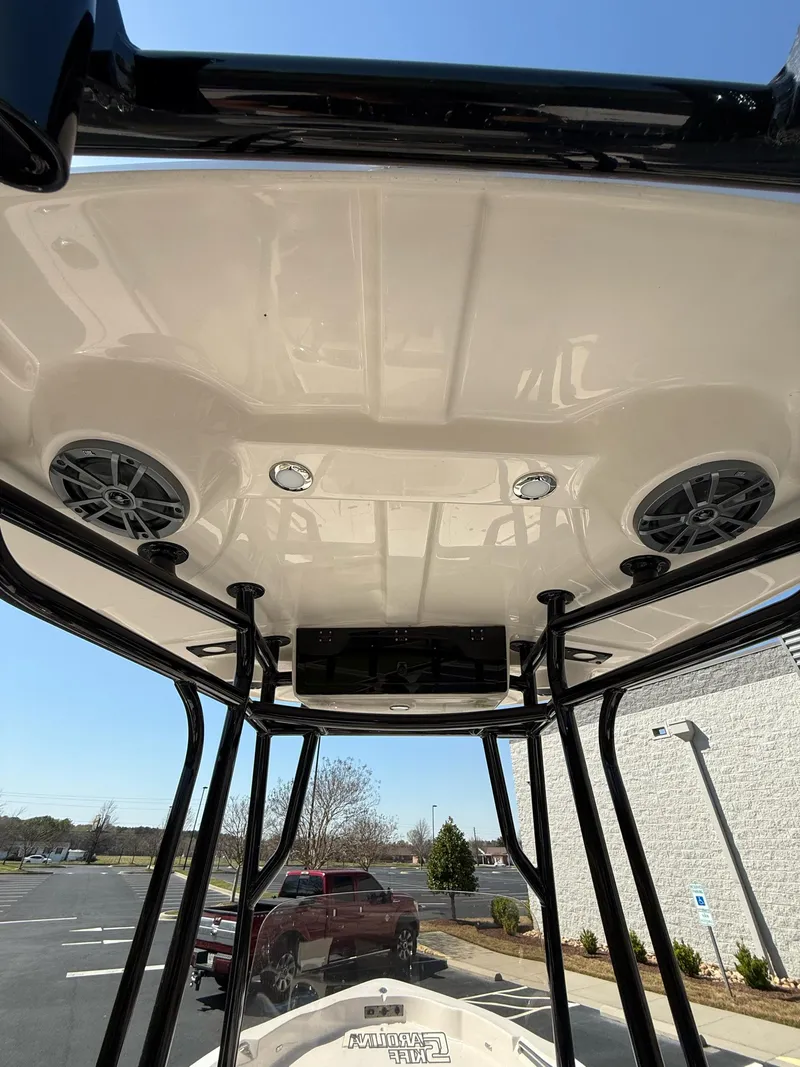 Slide: The Image of Sea Chaser 23 LX 2025 - 20