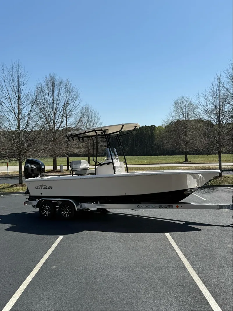 Slide: The Image of Sea Chaser 23 LX 2025 - 29