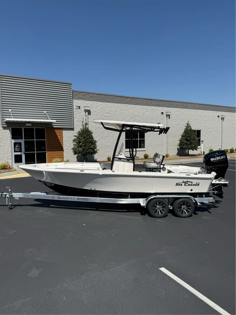 Slide: The Image of Sea Chaser 23 LX 2025 - 3