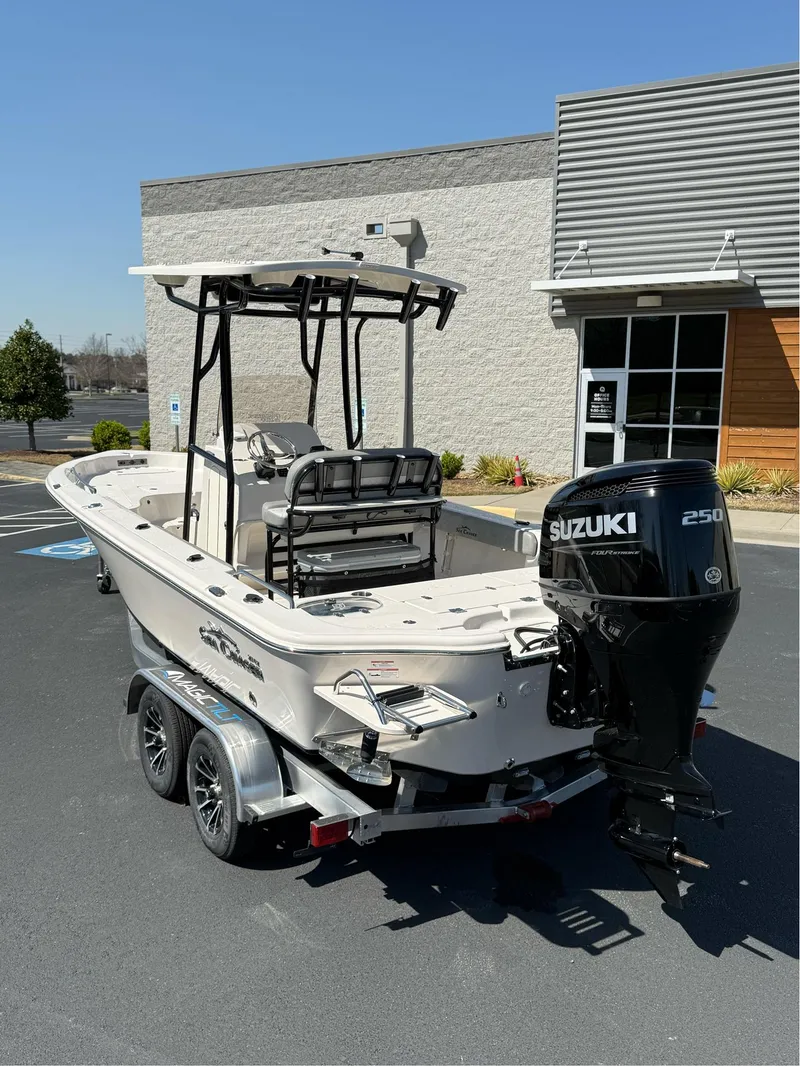 Slide: The Image of Sea Chaser 23 LX 2025 - 4