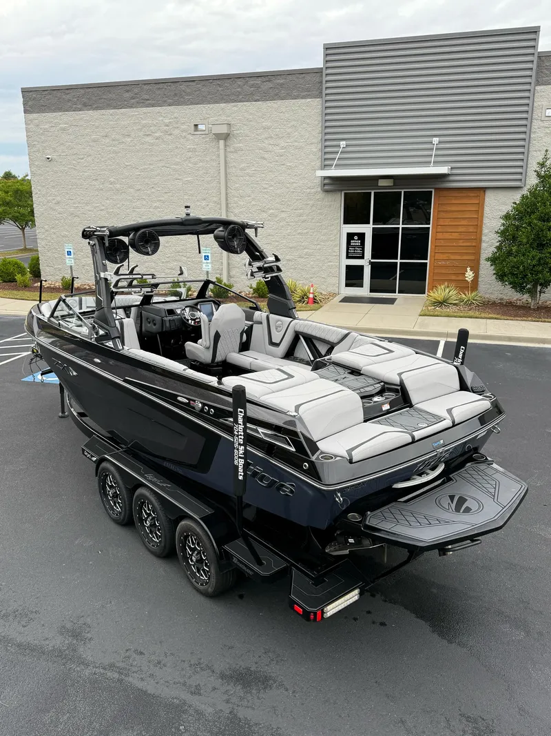 Slide: The Image of Tigé 25ZX 2022 - 10