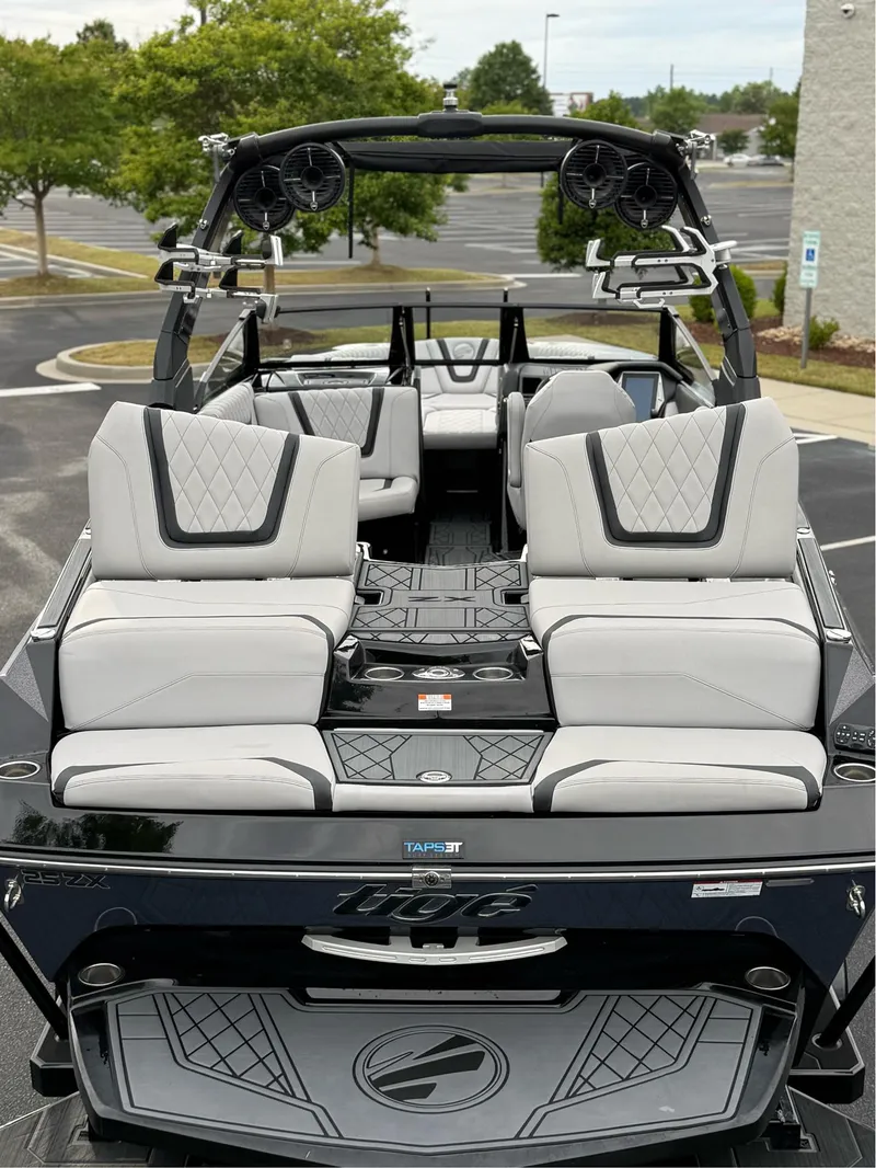 Slide: The Image of Tigé 25ZX 2022 - 13