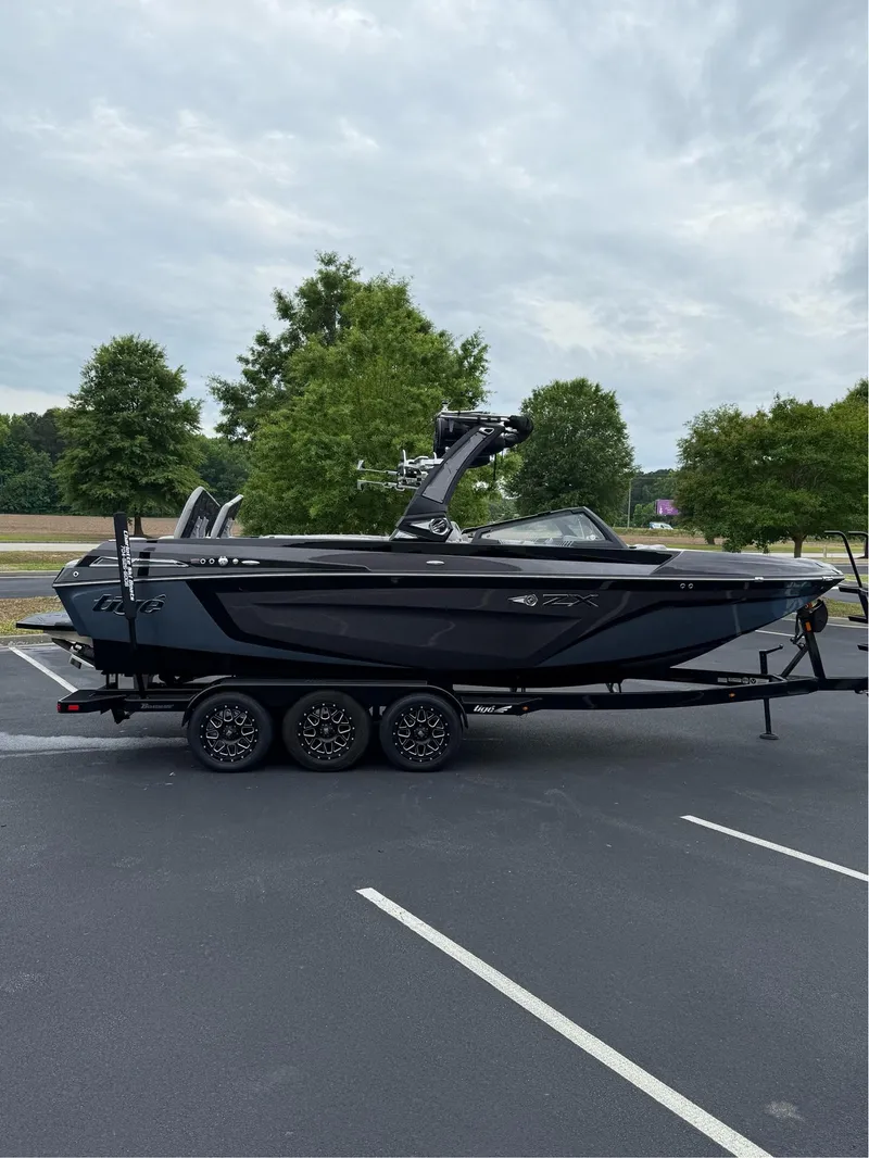 Slide: The Image of Tigé 25ZX 2022 - 15