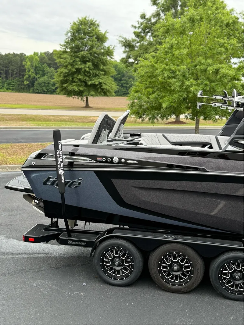 Slide: The Image of Tigé 25ZX 2022 - 16