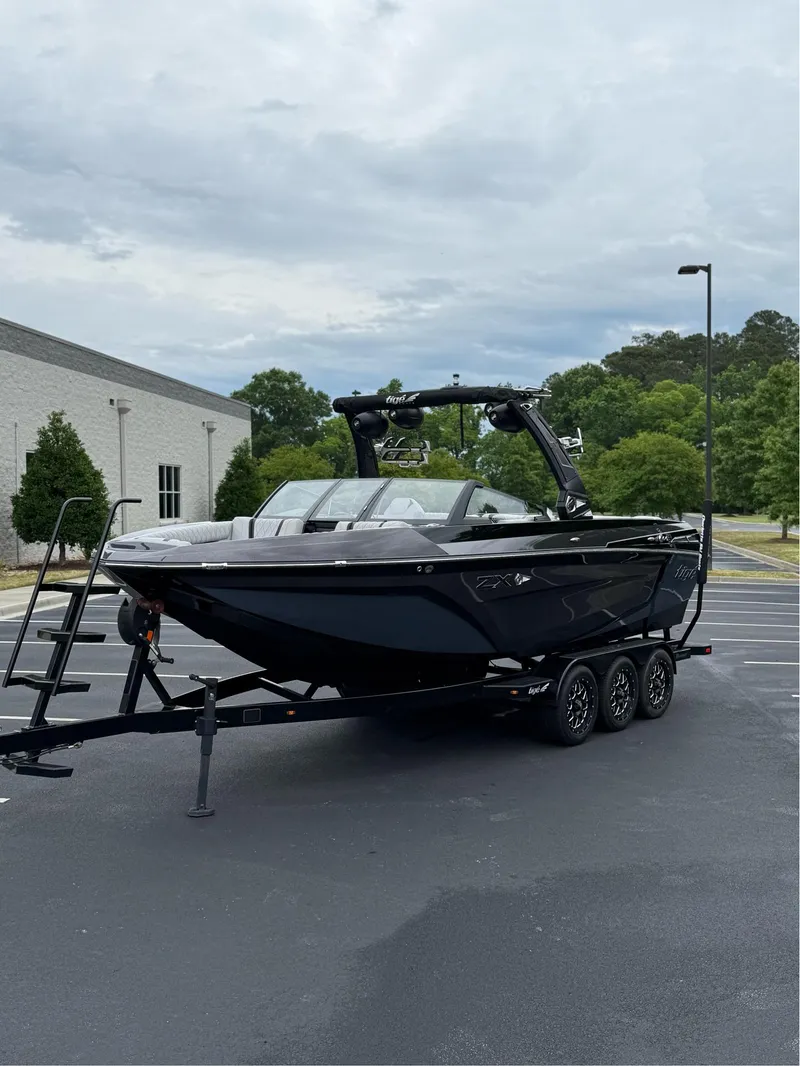 Slide: The Image of Tigé 25ZX 2022 - 2