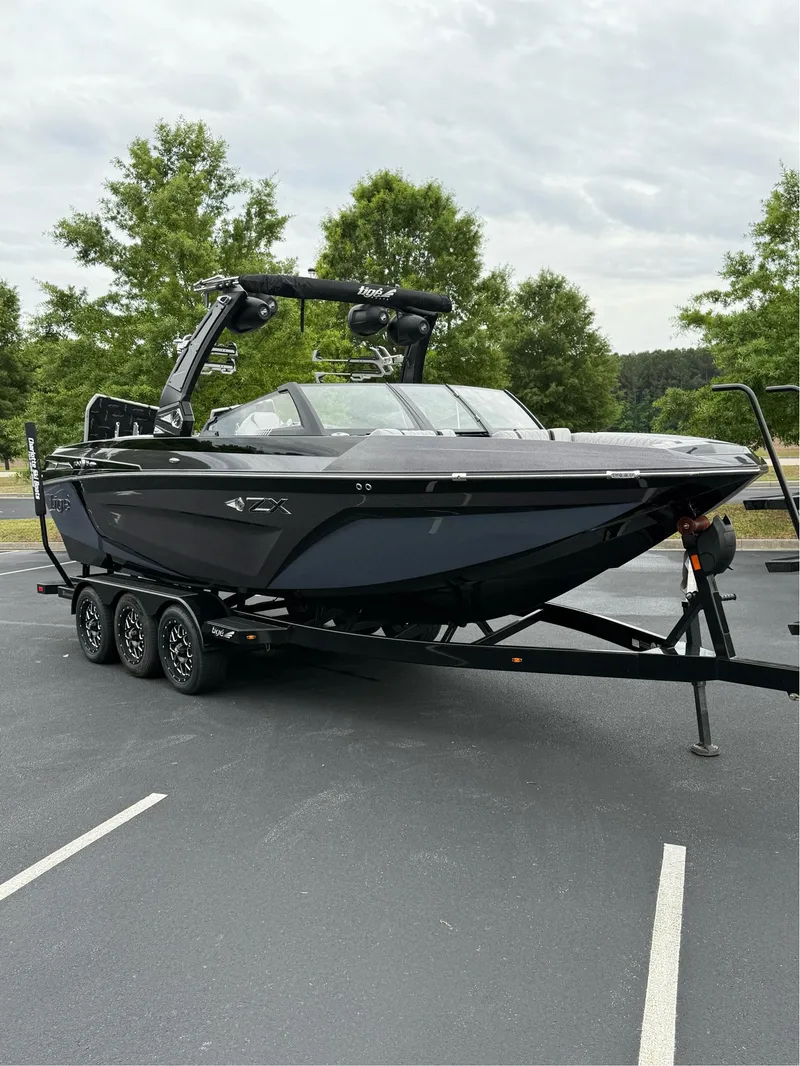 Slide: The Image of Tigé 25ZX 2022 - 20