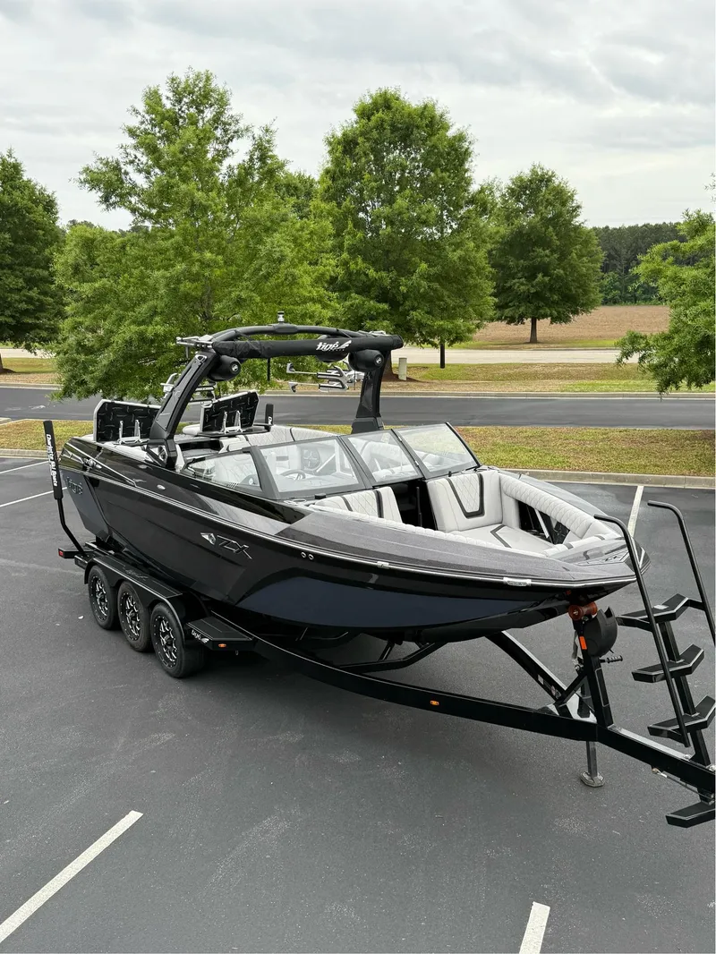 Slide: The Image of Tigé 25ZX 2022 - 21