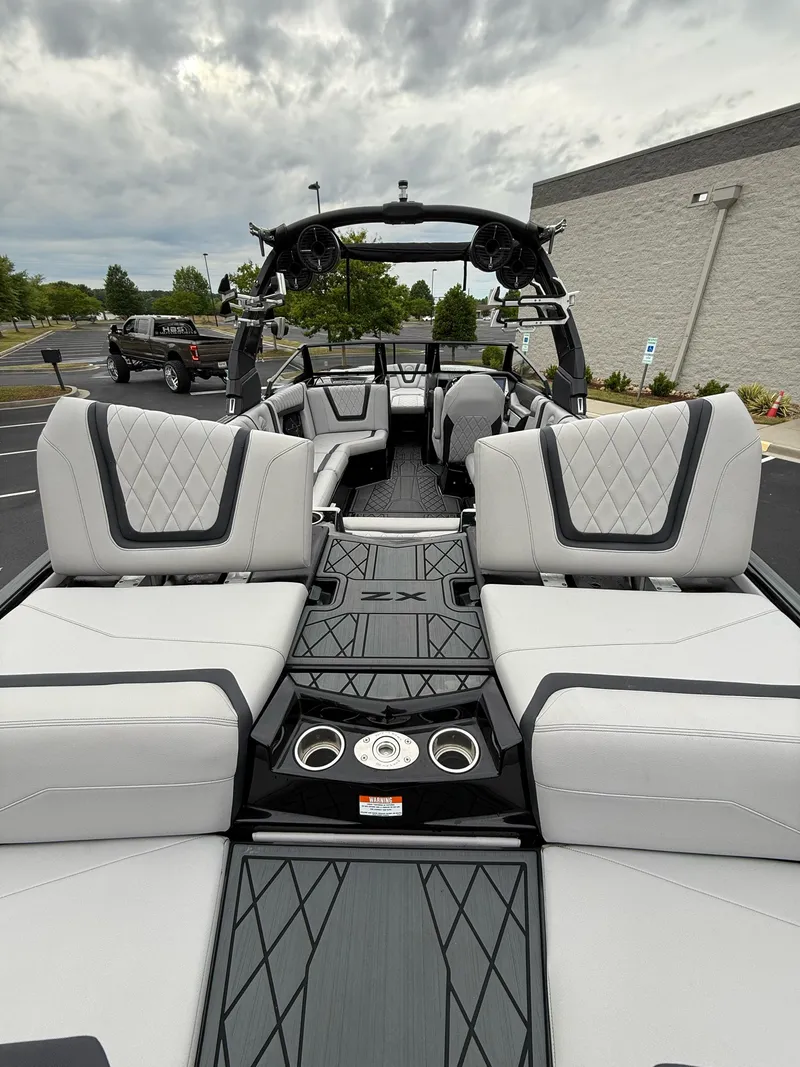 Slide: The Image of Tigé 25ZX 2022 - 22