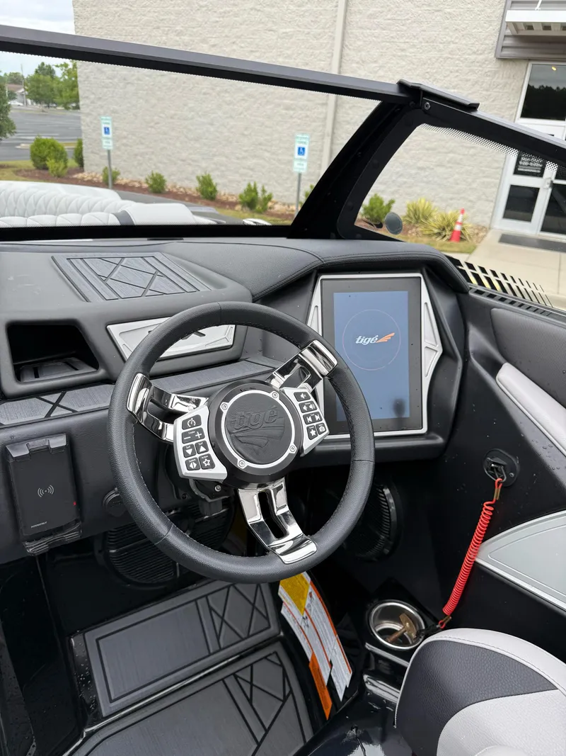 Slide: The Image of Tigé 25ZX 2022 - 23