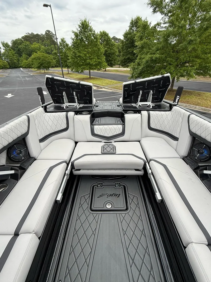 Slide: The Image of Tigé 25ZX 2022 - 24