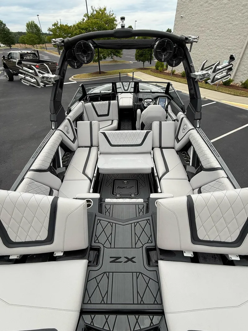 Slide: The Image of Tigé 25ZX 2022 - 25