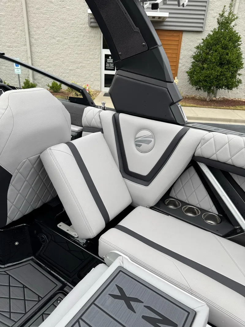 Slide: The Image of Tigé 25ZX 2022 - 26