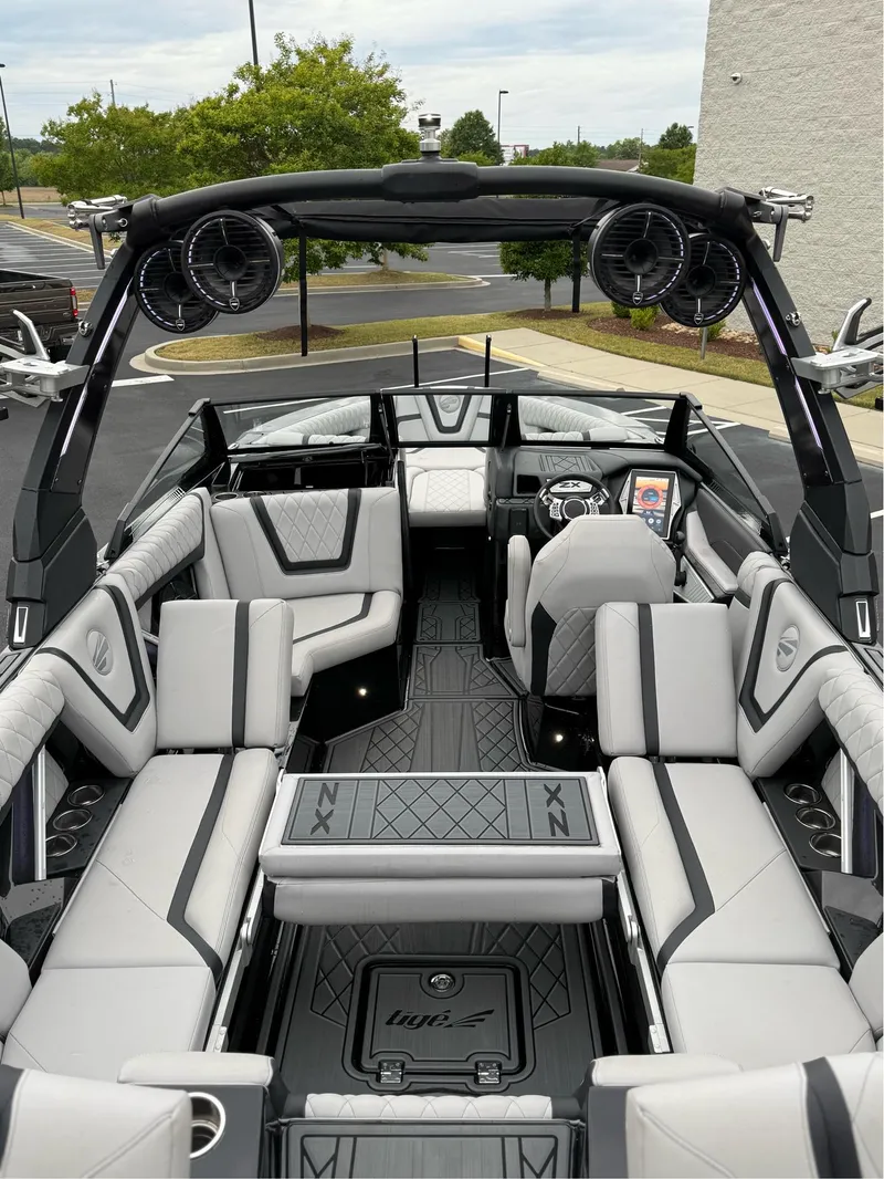 Slide: The Image of Tigé 25ZX 2022 - 27