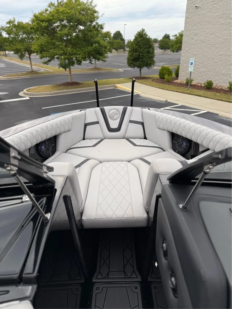 Slide: The Image of Tigé 25ZX 2022 - 29