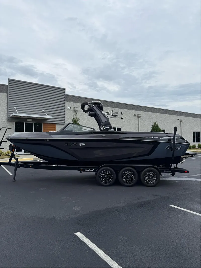 Slide: The Image of Tigé 25ZX 2022 - 3