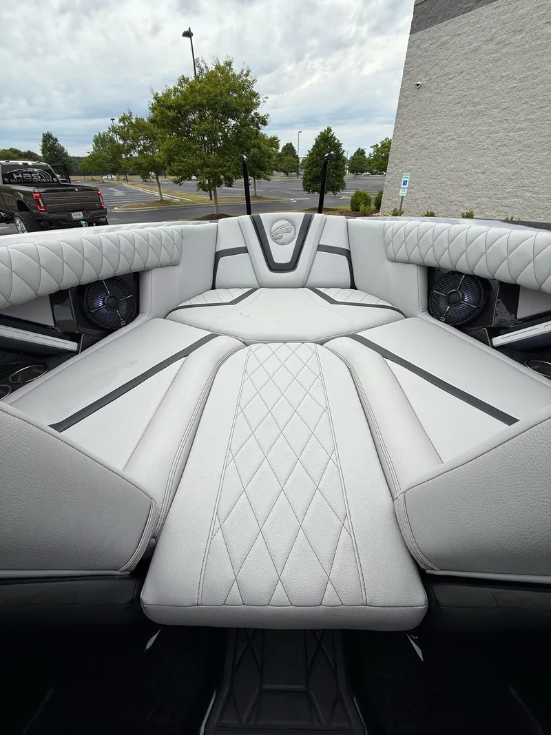 Slide: The Image of Tigé 25ZX 2022 - 30