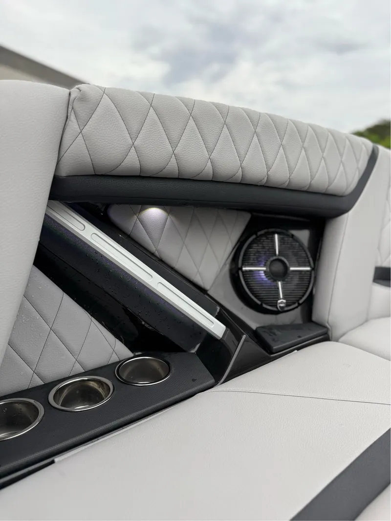 Slide: The Image of Tigé 25ZX 2022 - 34