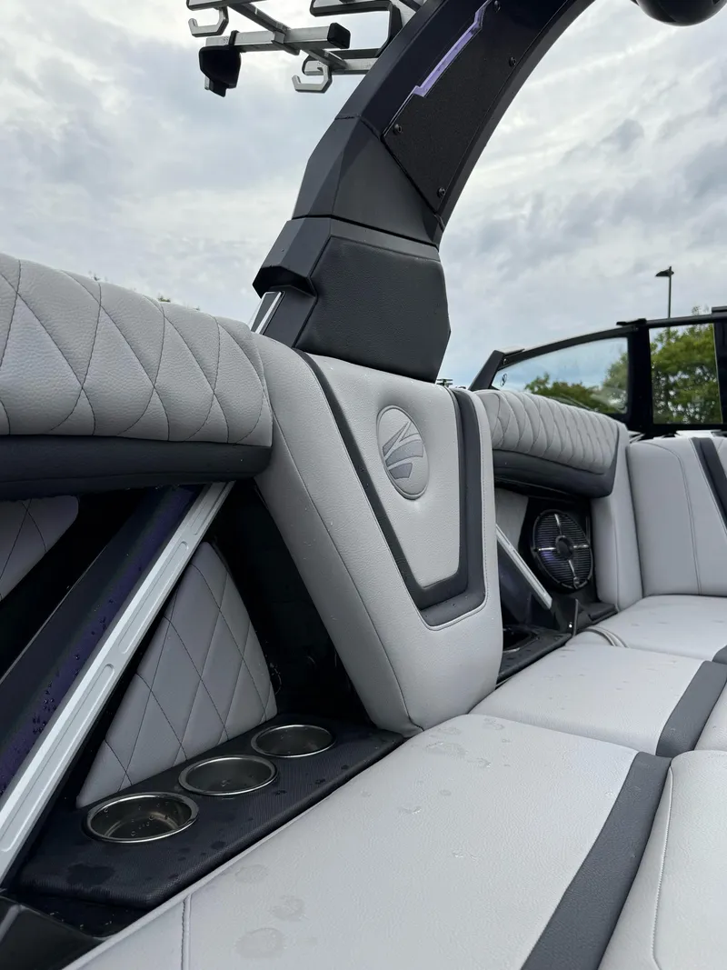 Slide: The Image of Tigé 25ZX 2022 - 35