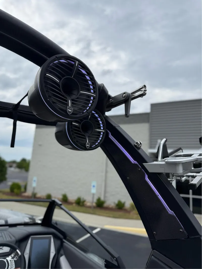 Slide: The Image of Tigé 25ZX 2022 - 36