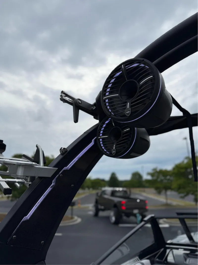 Slide: The Image of Tigé 25ZX 2022 - 37