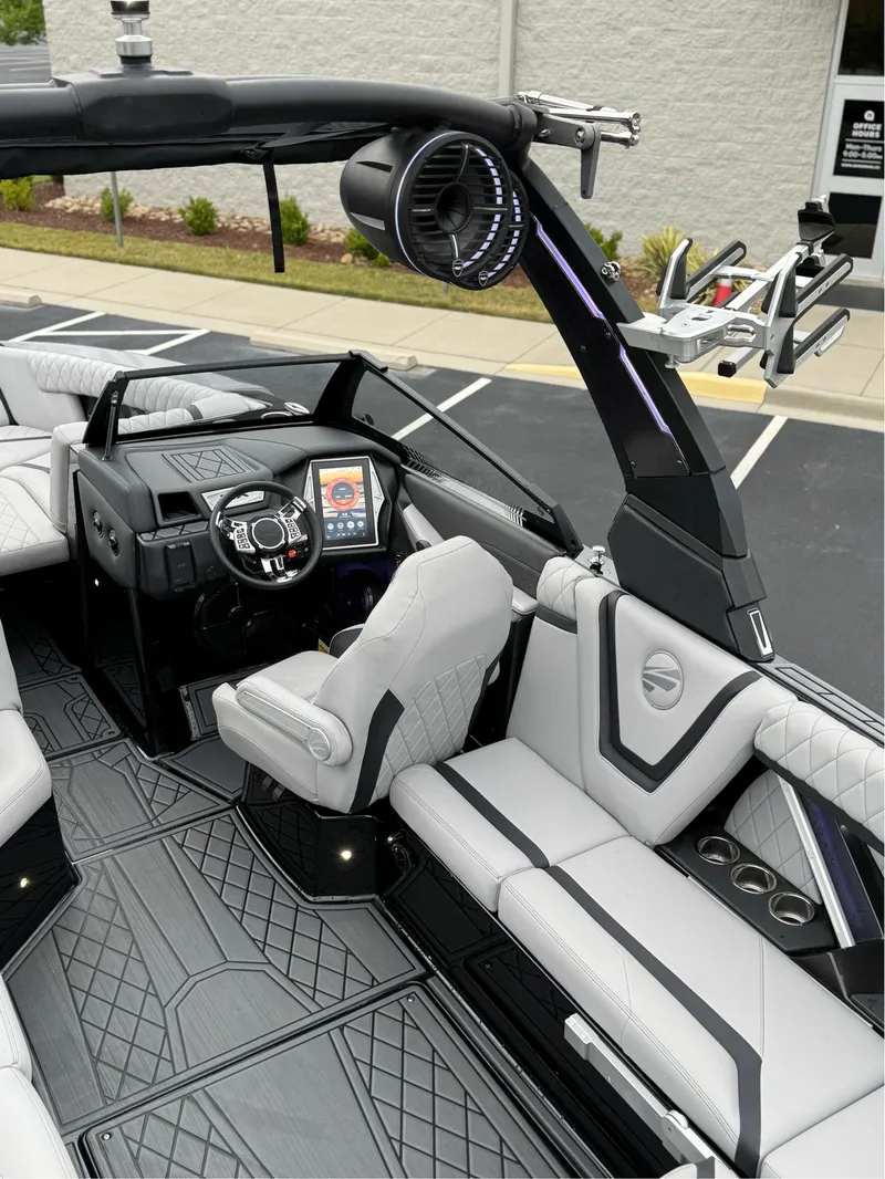 Slide: The Image of Tigé 25ZX 2022 - 39