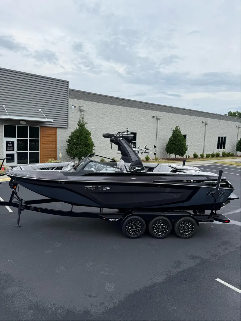 Slide: The Image of Tigé 25ZX 2022 - 4