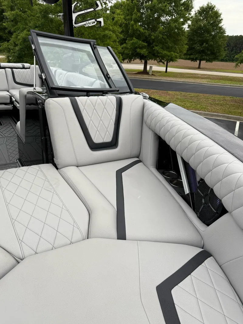 Slide: The Image of Tigé 25ZX 2022 - 40