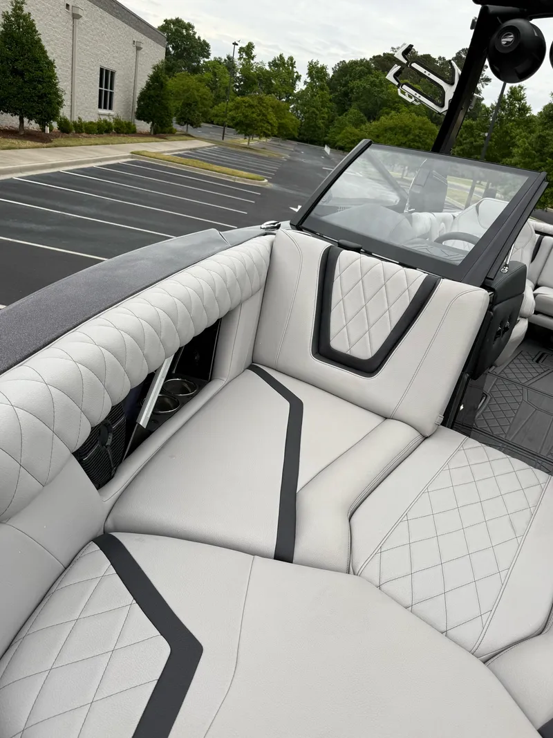 Slide: The Image of Tigé 25ZX 2022 - 41