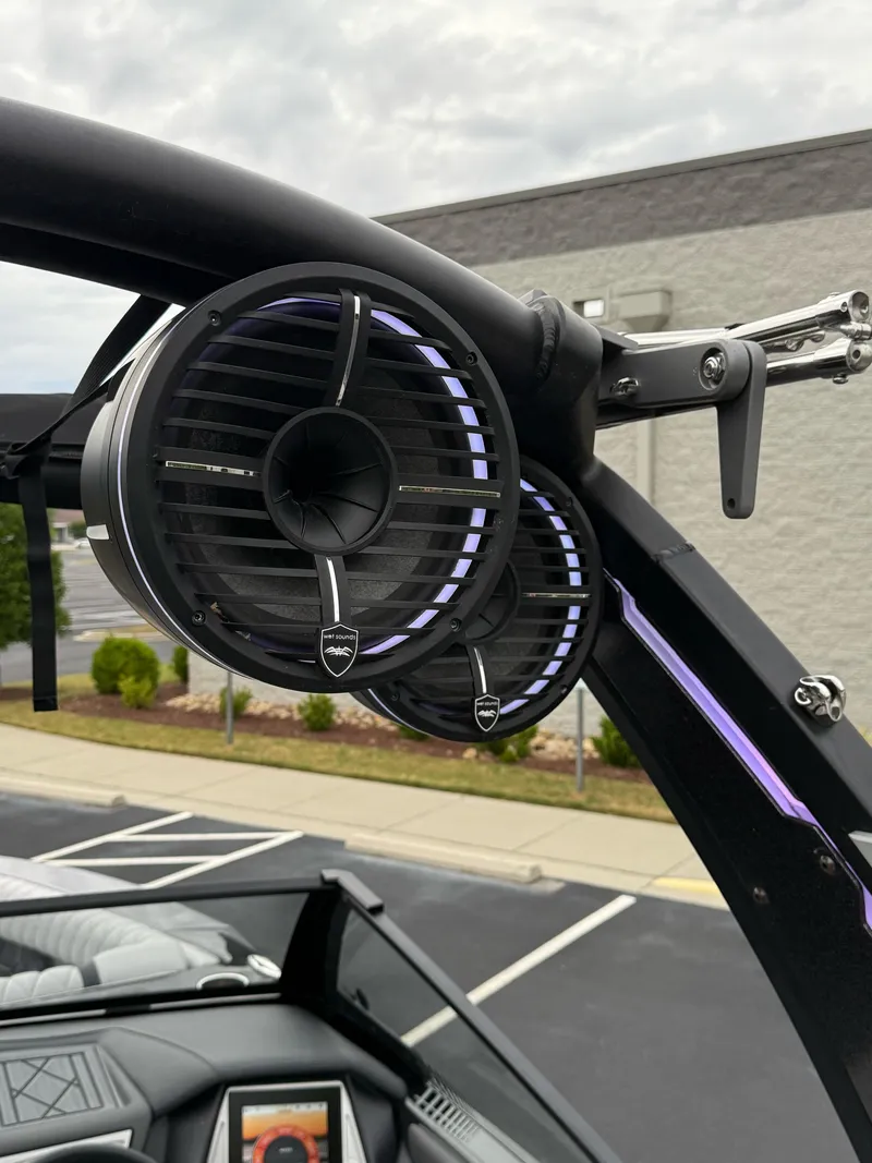 Slide: The Image of Tigé 25ZX 2022 - 44