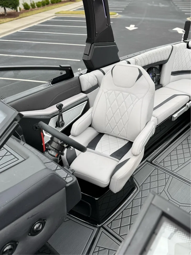 Slide: The Image of Tigé 25ZX 2022 - 45