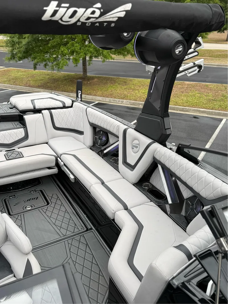 Slide: The Image of Tigé 25ZX 2022 - 46