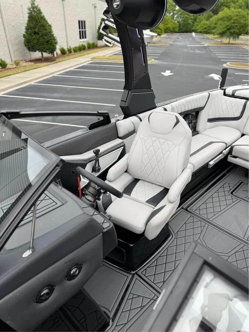 Slide: The Image of Tigé 25ZX 2022 - 47