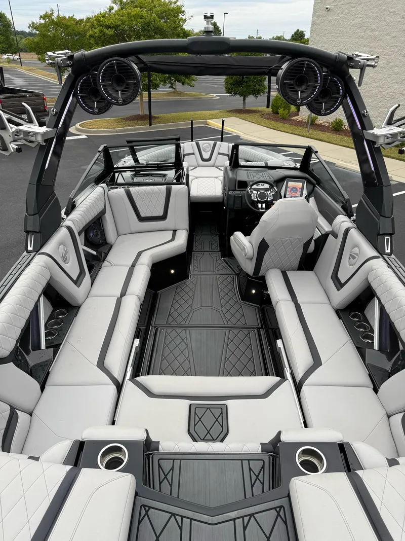 Slide: The Image of Tigé 25ZX 2022 - 48