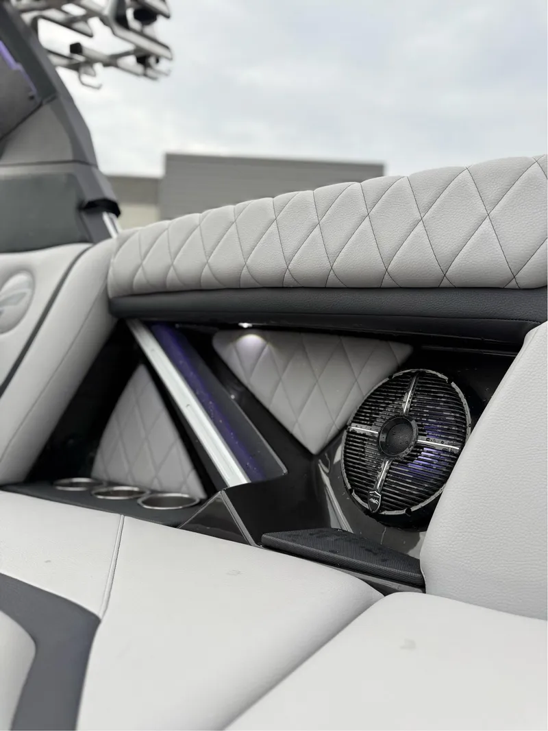 Slide: The Image of Tigé 25ZX 2022 - 49