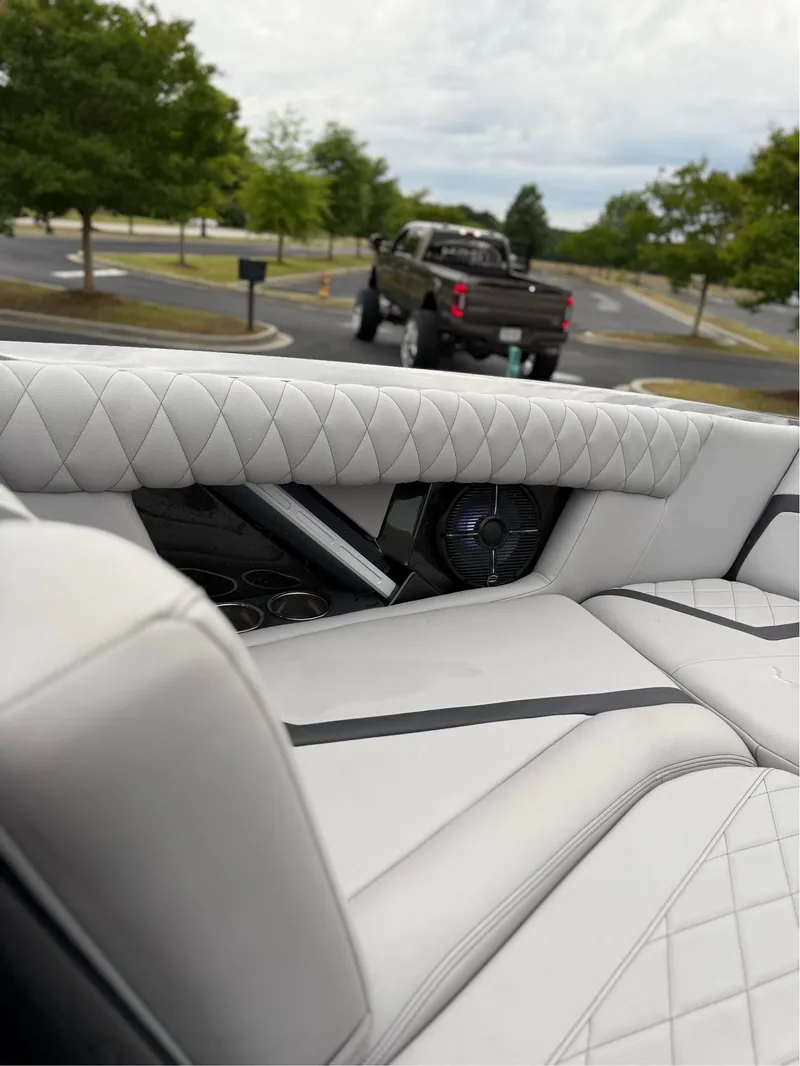 Slide: The Image of Tigé 25ZX 2022 - 50