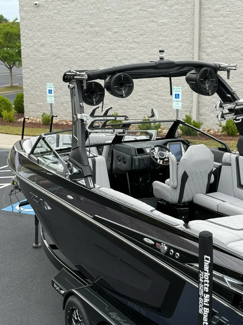 Slide: The Image of Tigé 25ZX 2022 - 52