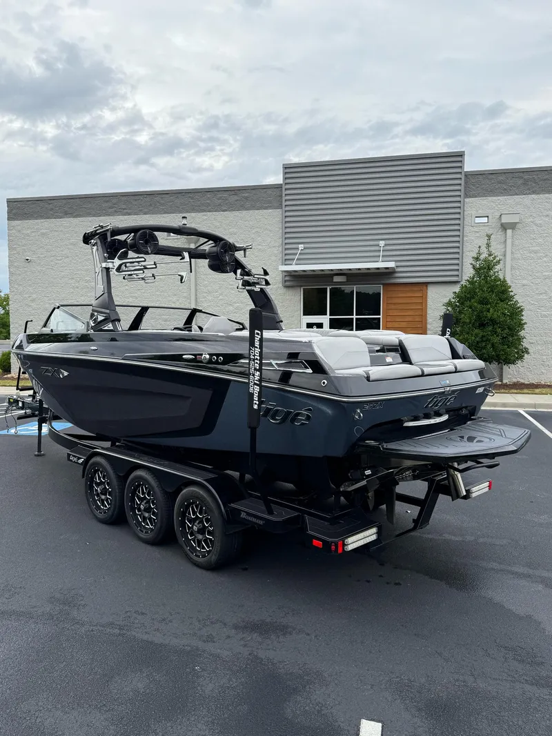 Slide: The Image of Tigé 25ZX 2022 - 53