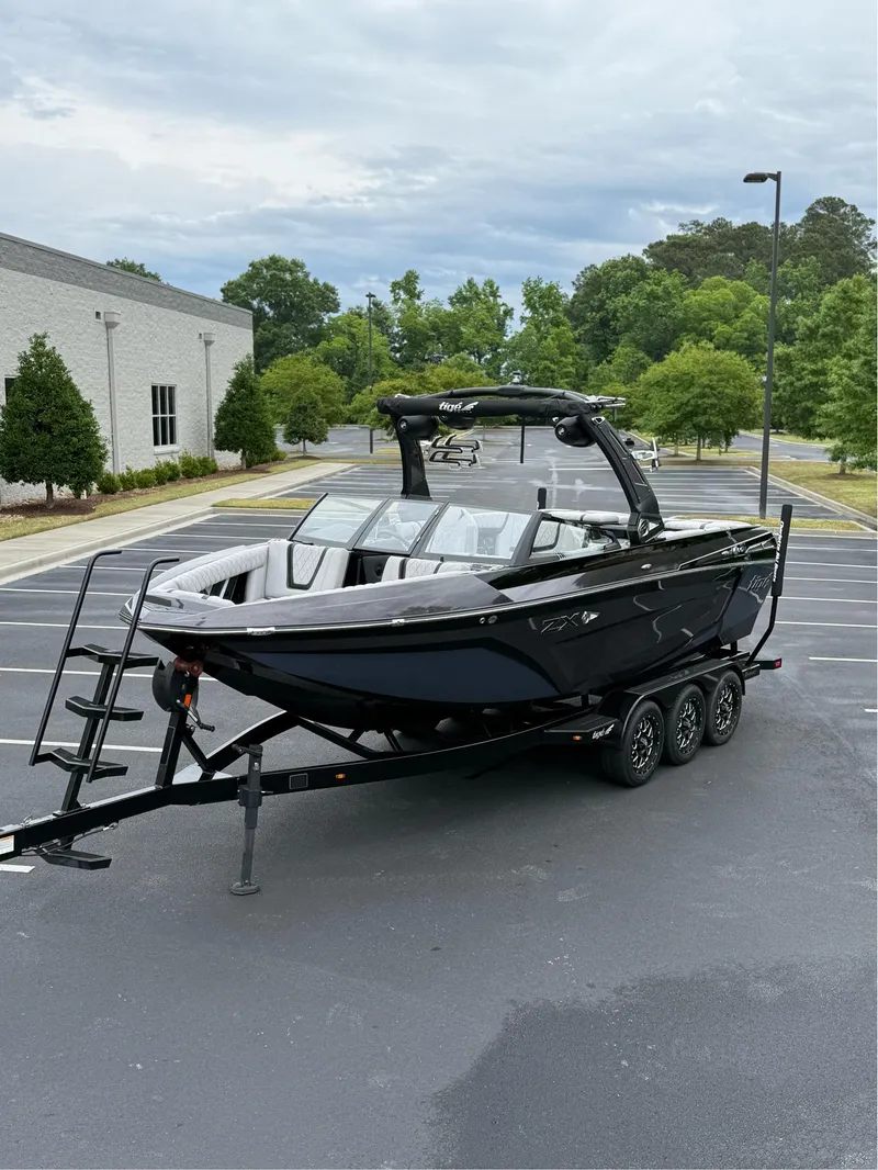 Slide: The Image of Tigé 25ZX 2022 - 57