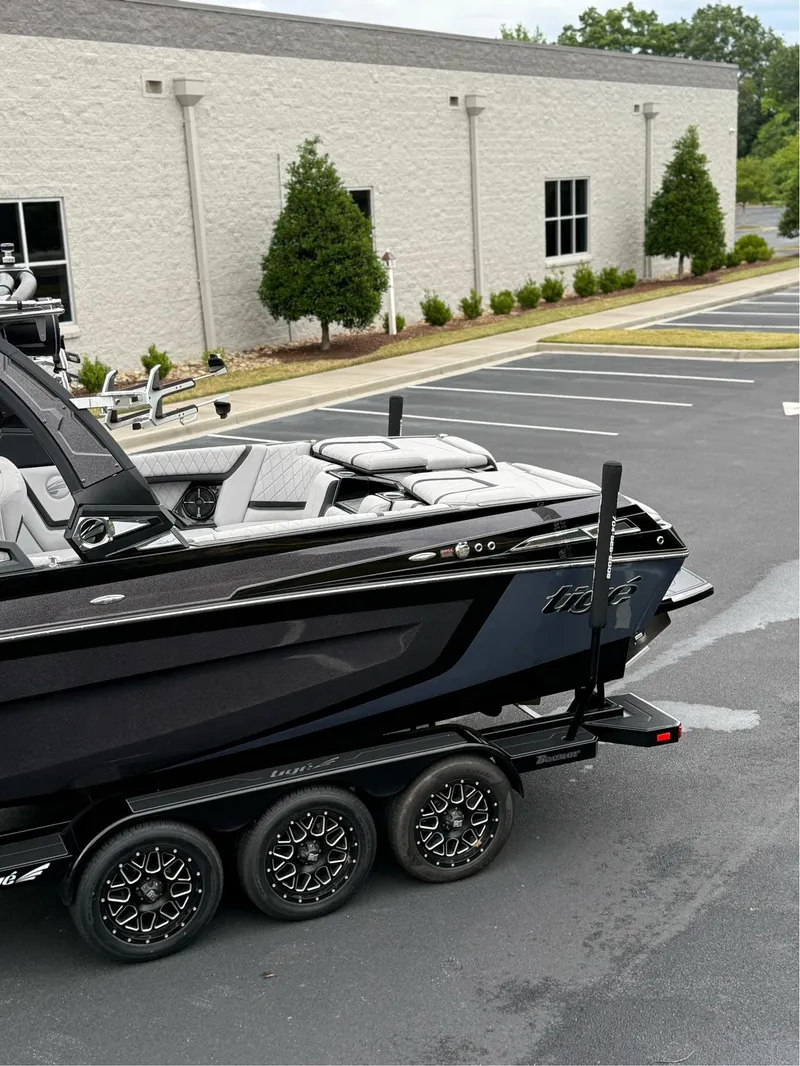 Slide: The Image of Tigé 25ZX 2022 - 6