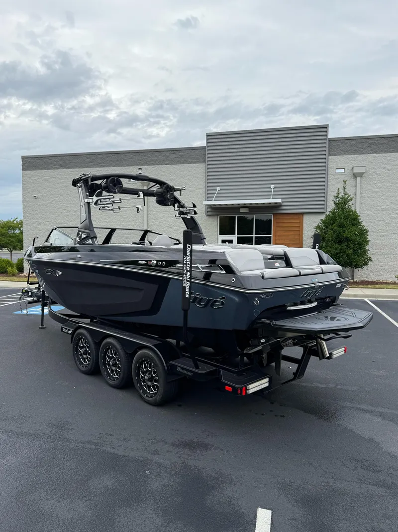 Slide: The Image of Tigé 25ZX 2022 - 7