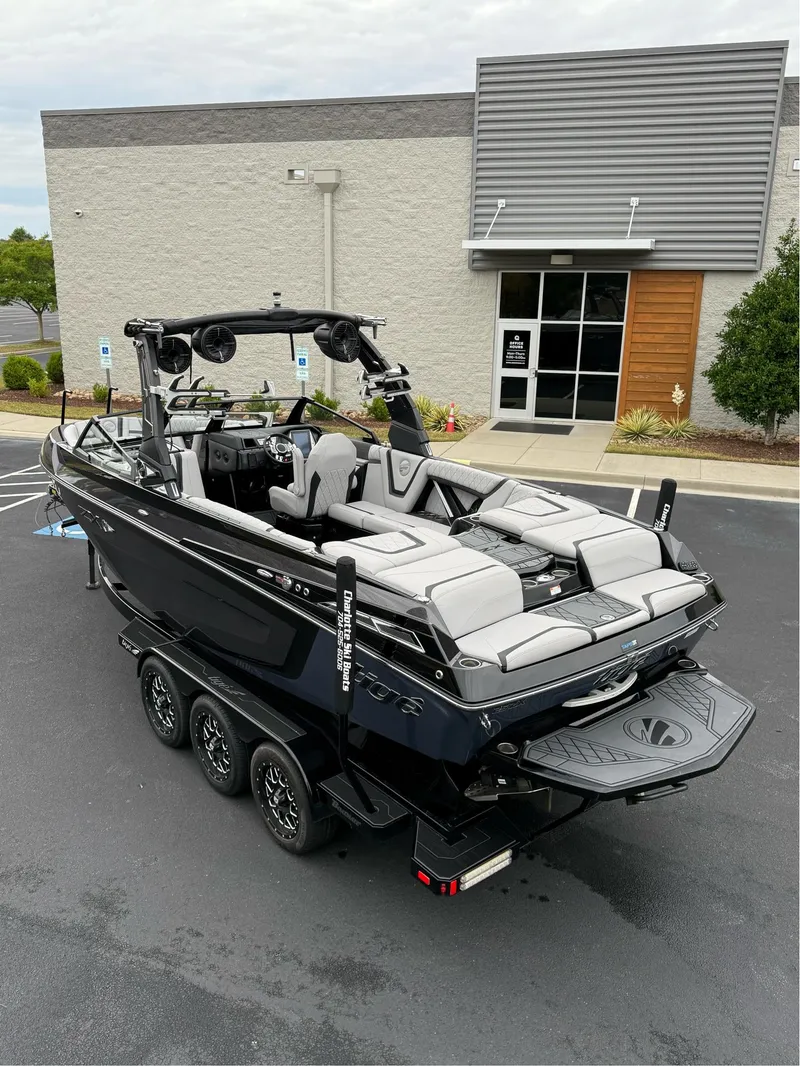 Slide: The Image of Tigé 25ZX 2022 - 8