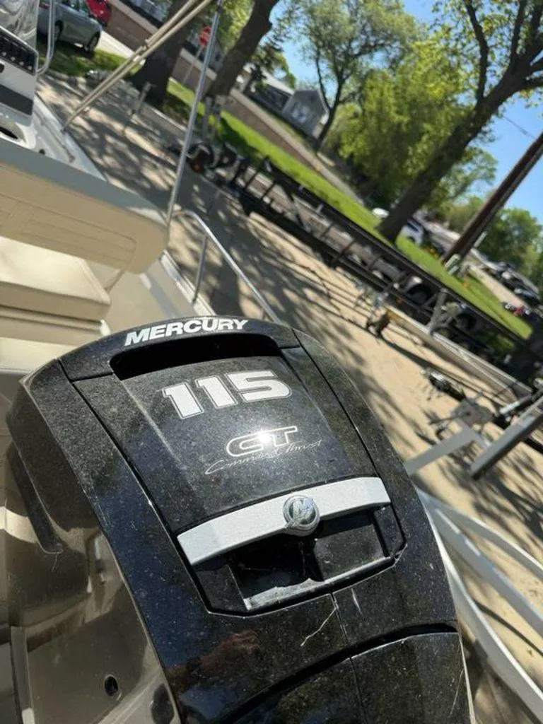 Slide: The Image of Mercury 115 outboard engine on a 2020 Boston Whaler 170 Montauk boat. - 4