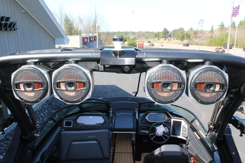 Slide: The Image of MasterCraft XStar S 2023 - 15